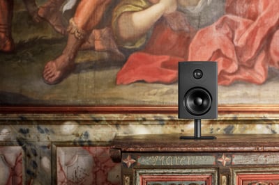 Dynaudio Xeo 10 black 01 - lifestyle